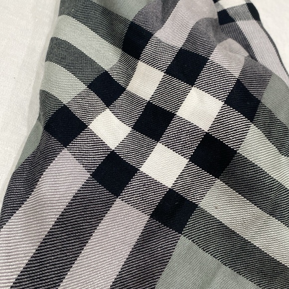 Burberry scarf π§£gray red black 100% cashmere made in Scotland 54β by 72β unisex - Picture 16 of 16